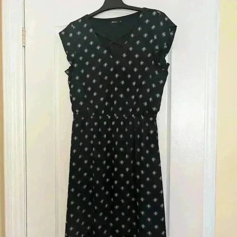 Reitmans size Medium navy dress with pattern